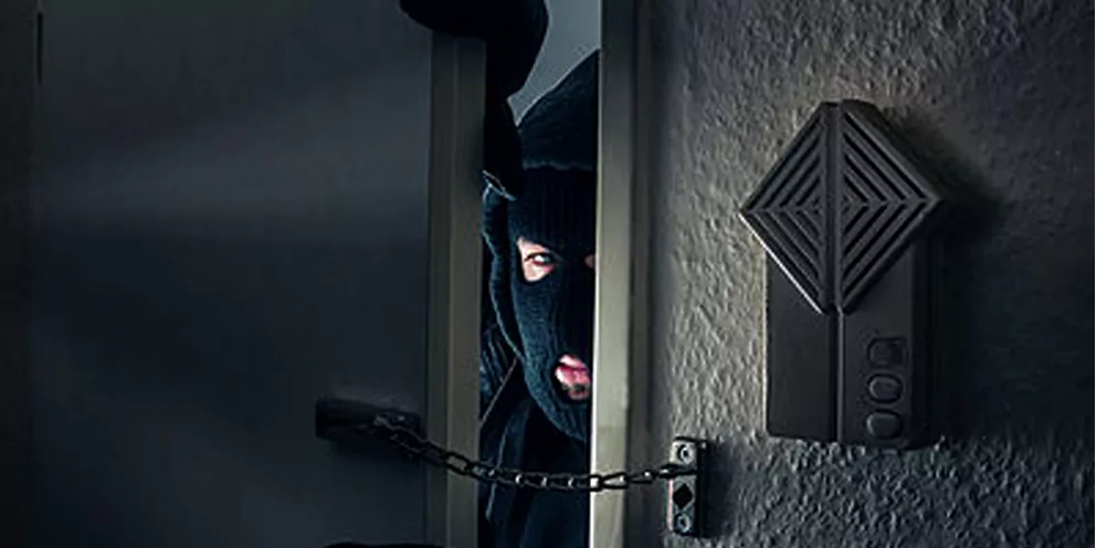 Türsicherung gegen einen Einbrecher